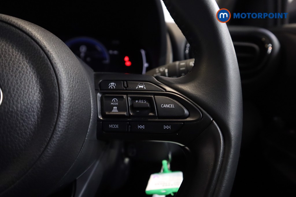 Toyota Yaris Design Automatic Petrol-Electric Hybrid Hatchback - Stock Number (1584464) - 9th supplementary image