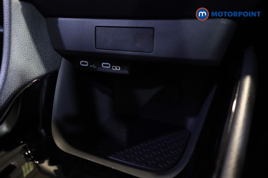 Toyota Yaris Design Automatic Petrol-Electric Hybrid Hatchback - Stock Number (1584464) - 15th supplementary image