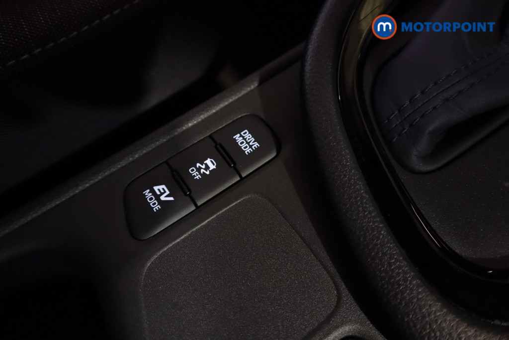 Toyota Yaris Design Automatic Petrol-Electric Hybrid Hatchback - Stock Number (1584464) - 17th supplementary image