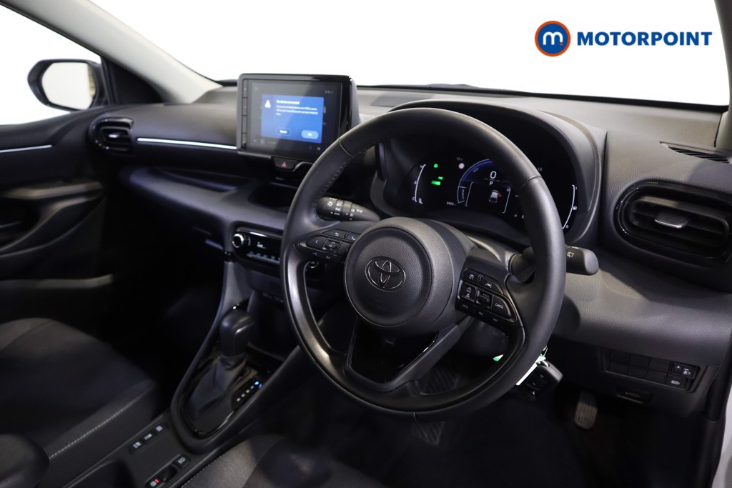 Toyota Yaris Design Automatic Petrol-Electric Hybrid Hatchback - Stock Number (1584464) - 1st supplementary image