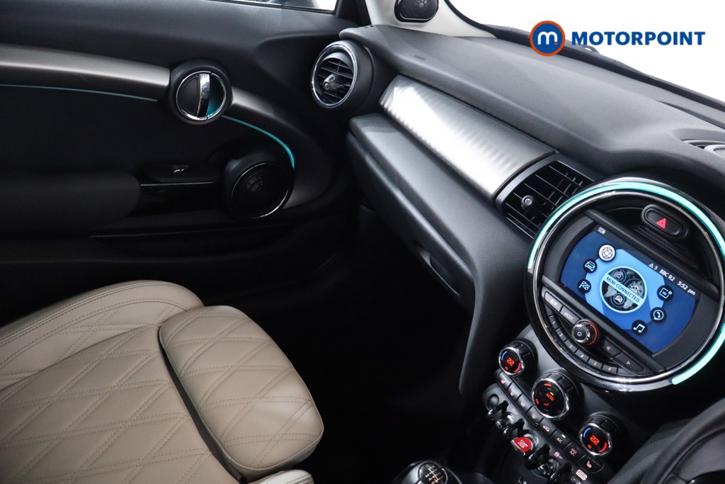 Mini Hatchback Cooper Exclusive Manual Petrol Hatchback - Stock Number (1584717) - 16th supplementary image