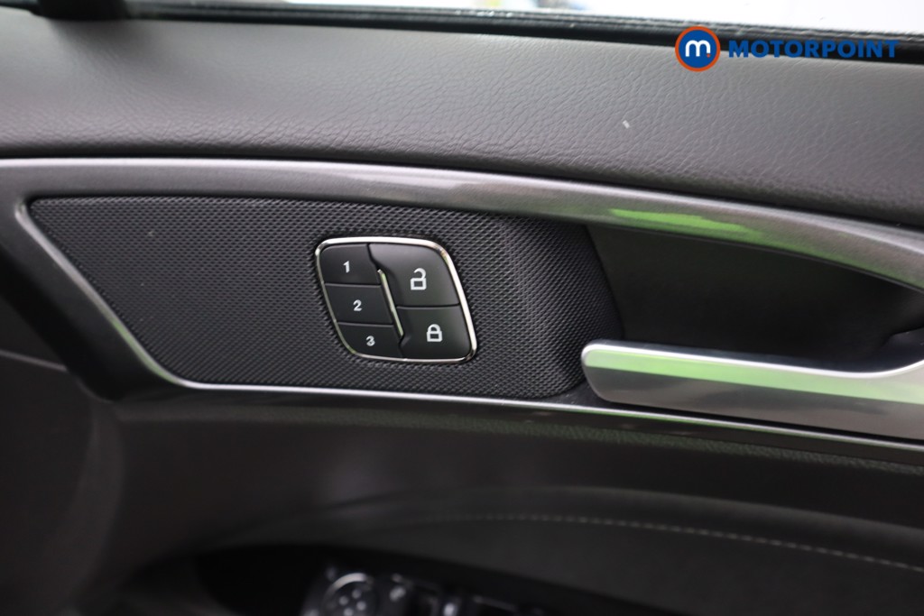 Ford Mondeo Titanium Edition Automatic Diesel Hatchback - Stock Number (1566308) - 4th supplementary image