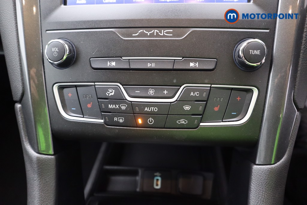 Ford Mondeo Titanium Edition Automatic Diesel Hatchback - Stock Number (1566308) - 11th supplementary image