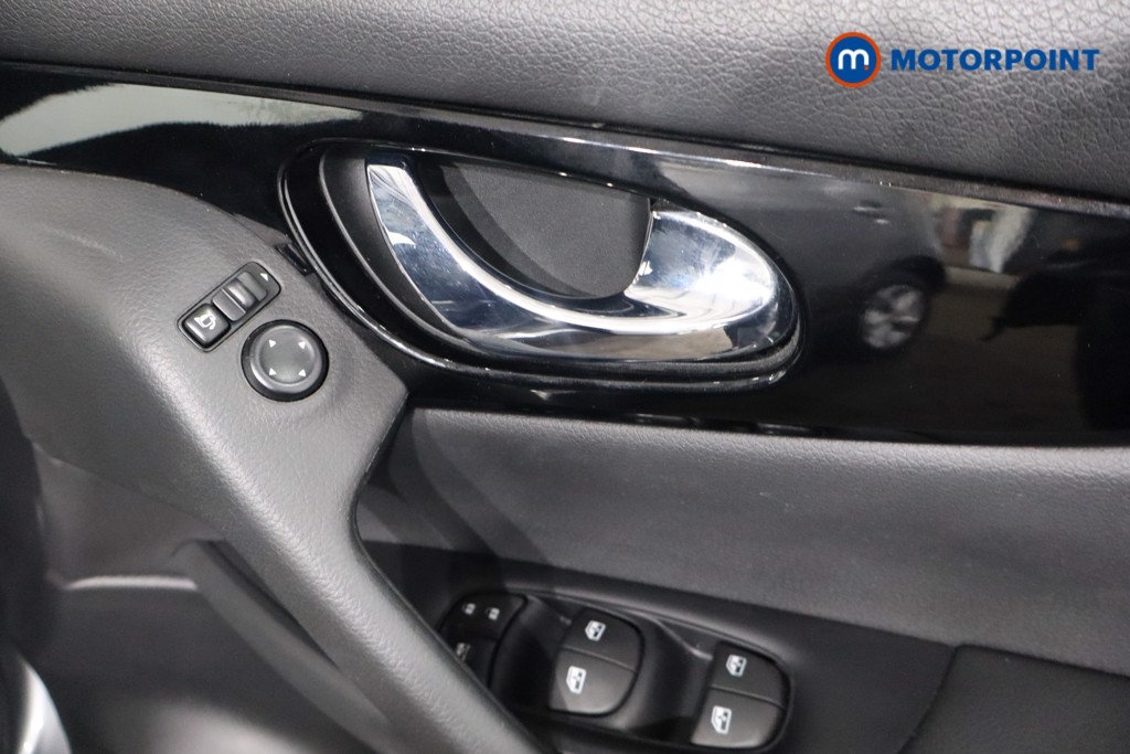 Nissan Qashqai Acenta Premium Manual Diesel SUV - Stock Number (1566485) - 21st supplementary image