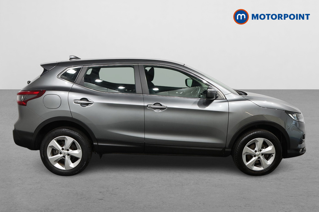 Nissan Qashqai Acenta Premium Manual Diesel SUV - Stock Number (1566485) - Drivers side