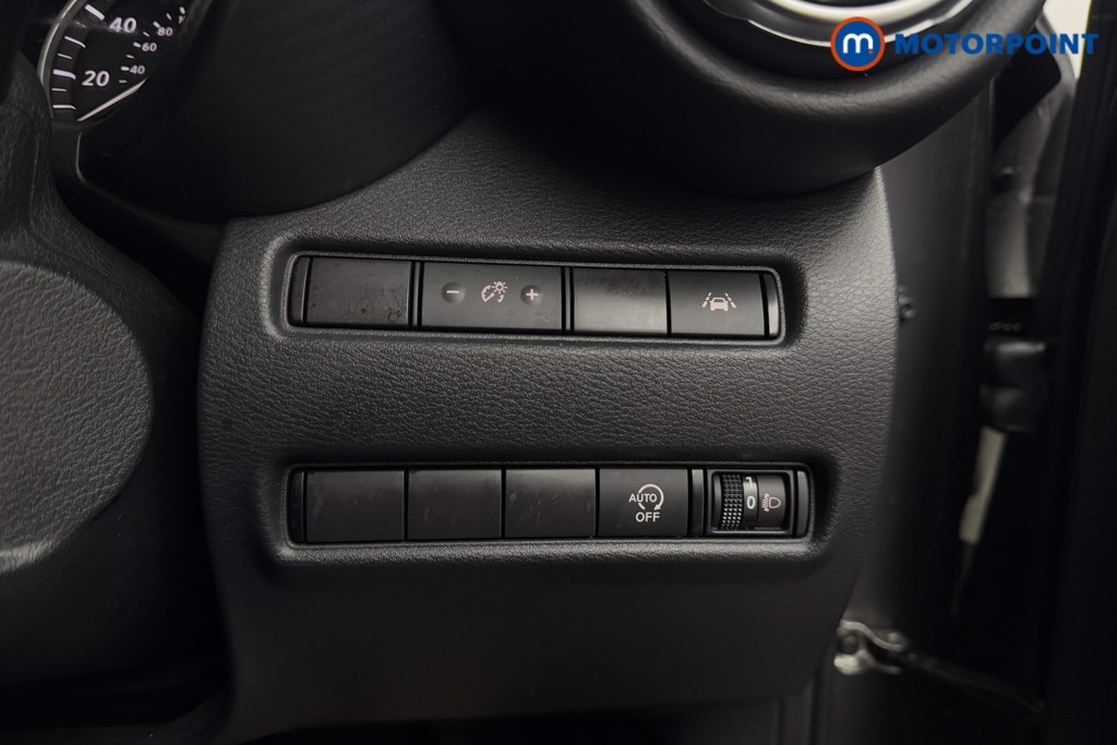 Nissan Juke N-Connecta Manual Petrol SUV - Stock Number (1568041) - 13th supplementary image