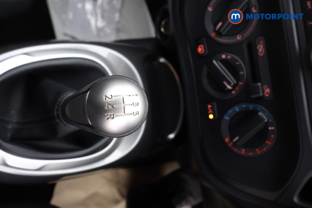 Nissan Juke Visia Manual Petrol SUV - Stock Number (1568417) - 4th supplementary image