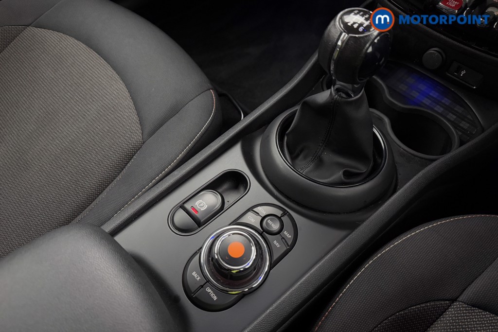 Mini Clubman Cooper Classic Manual Petrol Estate - Stock Number (1572583) - 14th supplementary image