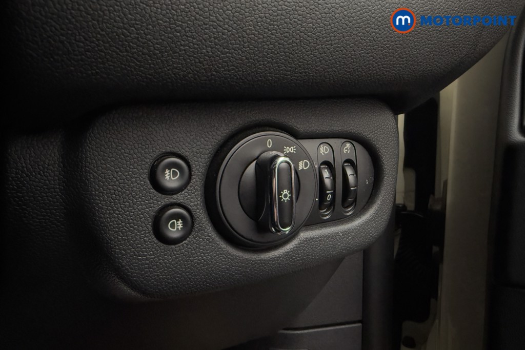 Mini Clubman Cooper Classic Manual Petrol Estate - Stock Number (1572583) - 16th supplementary image