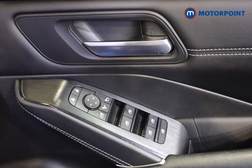 Nissan Qashqai N-Connecta Manual Petrol SUV - Stock Number (1580048) - 8th supplementary image