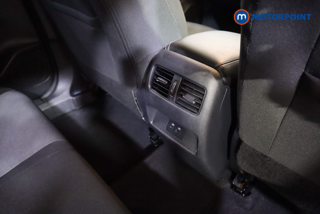 Nissan Qashqai N-Connecta Manual Petrol SUV - Stock Number (1580048) - 16th supplementary image