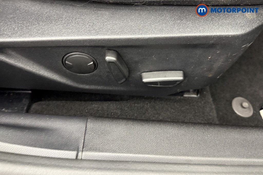 Ford Focus Titanium X Manual Petrol Hatchback - Stock Number (1580489) - 18th supplementary image