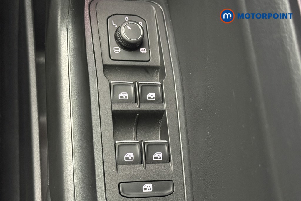 Volkswagen T-Roc R-Line Automatic Petrol SUV - Stock Number (1582595) - 33rd supplementary image
