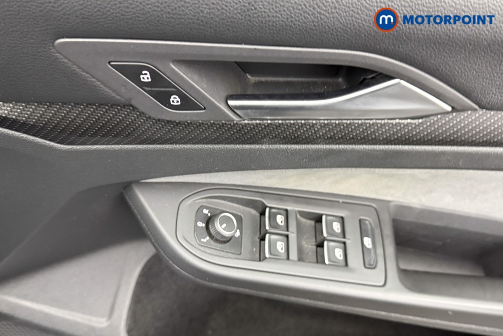 Volkswagen Golf R-Line Manual Petrol Hatchback - Stock Number (1583365) - 14th supplementary image