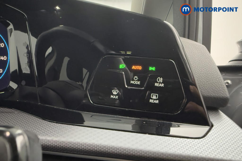 Volkswagen Golf Active Automatic Petrol Hatchback - Stock Number (1584431) - 17th supplementary image