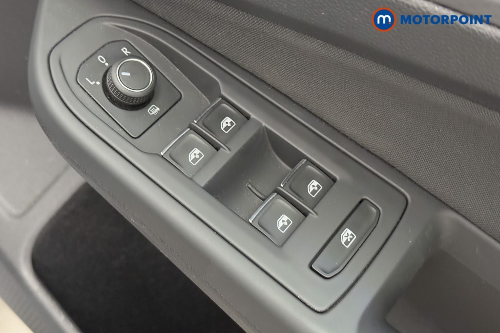 Volkswagen Golf Active Automatic Petrol Hatchback - Stock Number (1584431) - 19th supplementary image