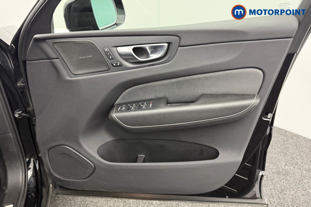 Volvo Xc60 Plus Black Edition Automatic Petrol SUV - Stock Number (1572795) - 15th supplementary image