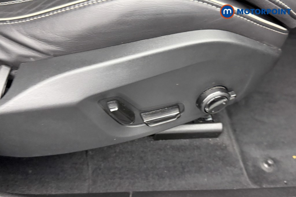 Volvo Xc60 Plus Black Edition Automatic Petrol SUV - Stock Number (1572795) - 16th supplementary image