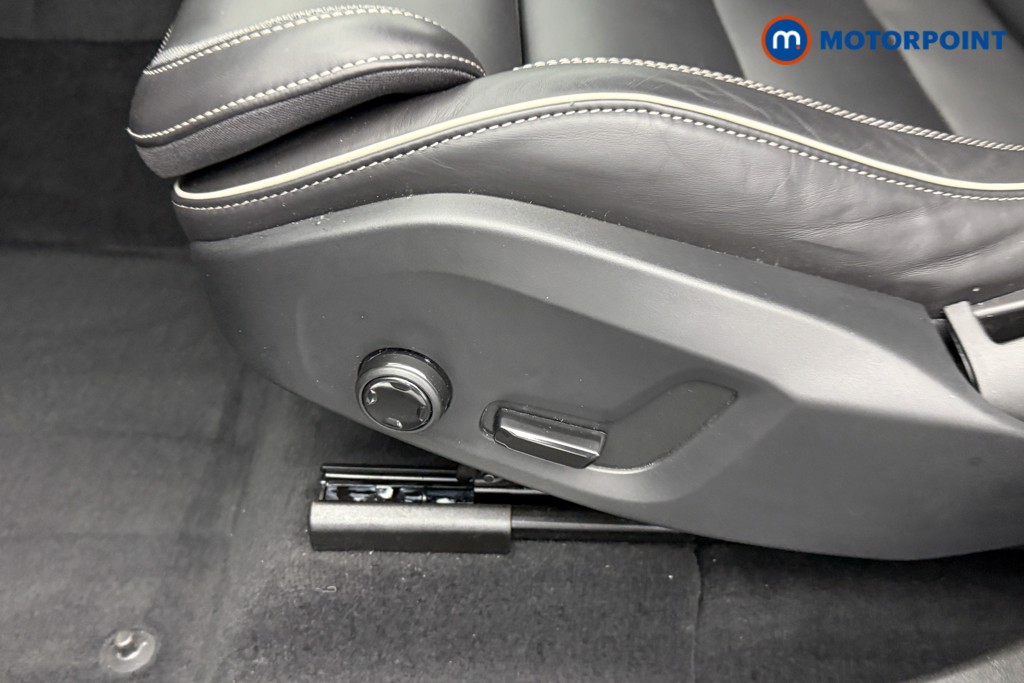 Volvo Xc60 Plus Black Edition Automatic Petrol SUV - Stock Number (1572795) - 23rd supplementary image