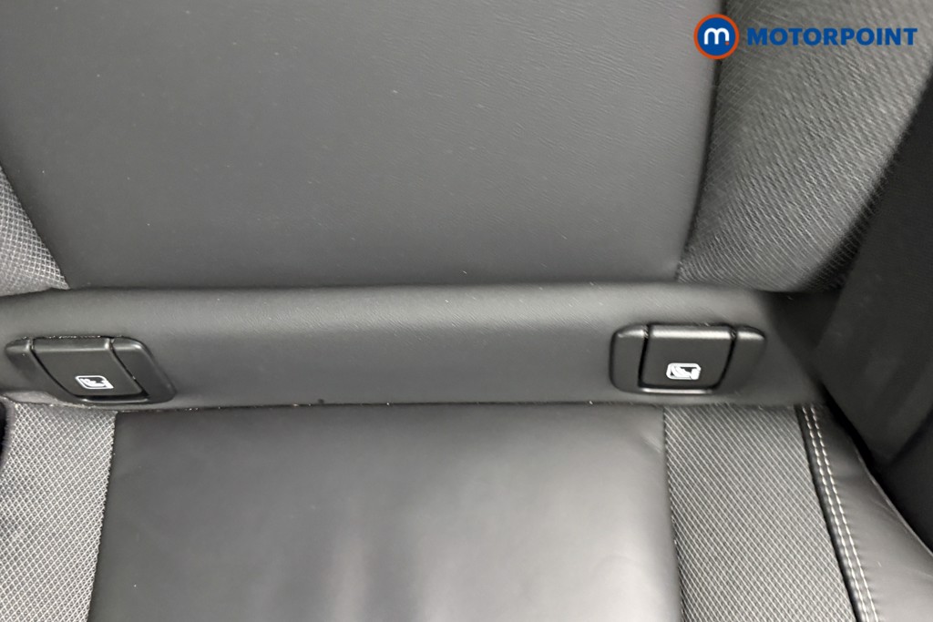 Volvo Xc60 Plus Black Edition Automatic Petrol SUV - Stock Number (1572795) - 25th supplementary image