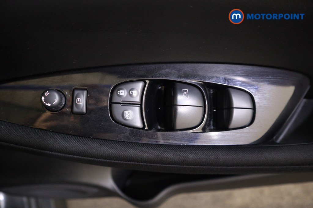 Nissan Leaf N-Connecta Automatic Electric Hatchback - Stock Number (1576257) - 8th supplementary image