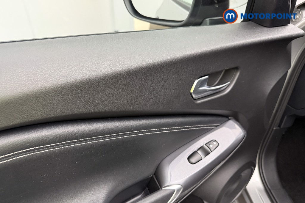 Nissan Juke N-Connecta Automatic Petrol SUV - Stock Number (1579050) - 4th supplementary image
