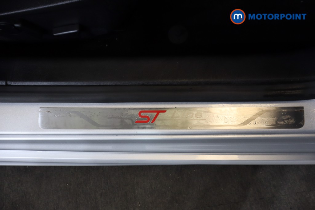 Ford Focus St-Line X Manual Petrol Hatchback - Stock Number (1580624) - 19th supplementary image