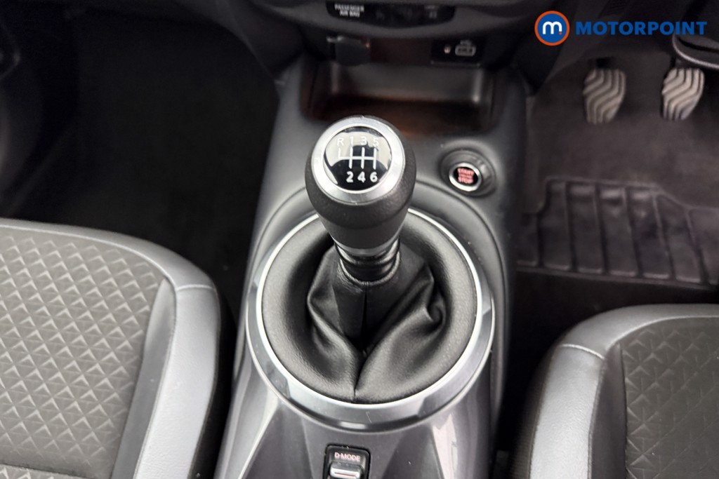 Nissan Juke N-Connecta Manual Petrol SUV - Stock Number (1581374) - 12th supplementary image
