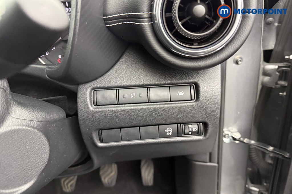 Nissan Juke N-Connecta Manual Petrol SUV - Stock Number (1581374) - 15th supplementary image