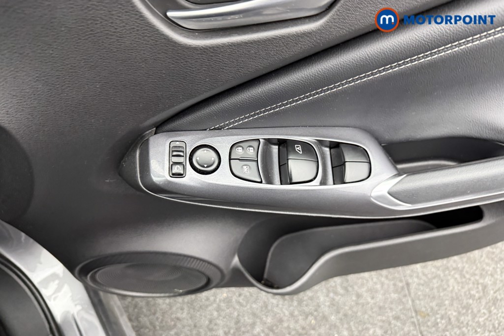 Nissan Juke N-Connecta Manual Petrol SUV - Stock Number (1581374) - 16th supplementary image