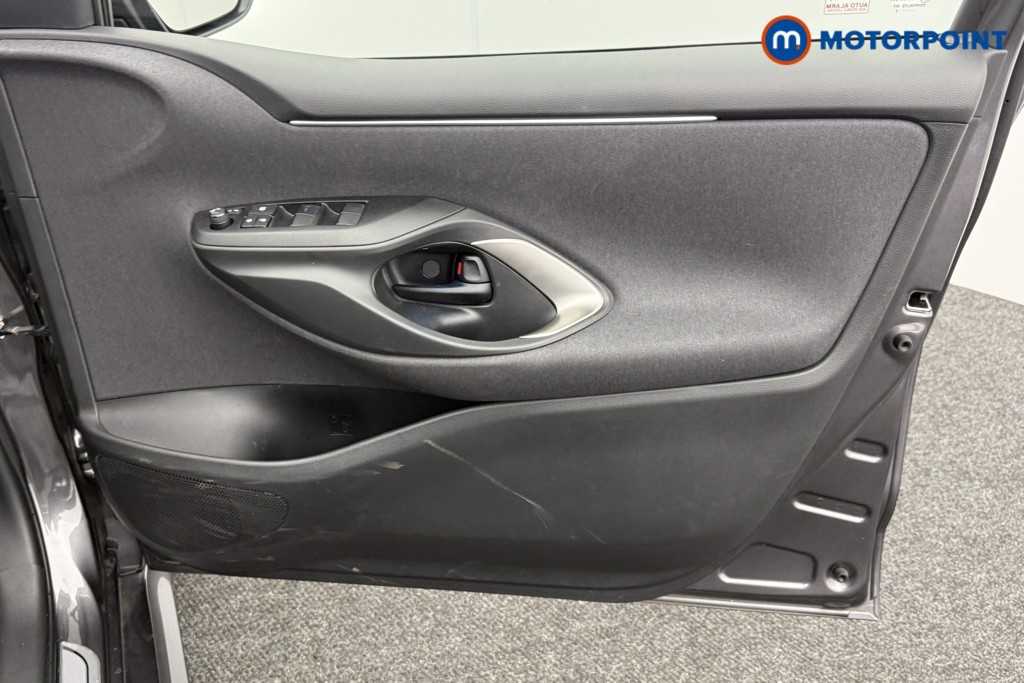 Toyota Yaris Excel Automatic Petrol-Electric Hybrid Hatchback - Stock Number (1583898) - 17th supplementary image