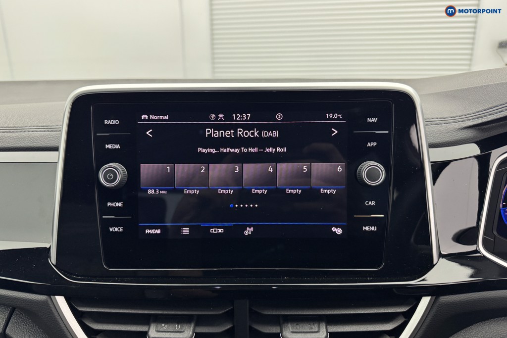 Volkswagen T-Roc R-Line Automatic Petrol SUV - Stock Number (1583975) - 2nd supplementary image