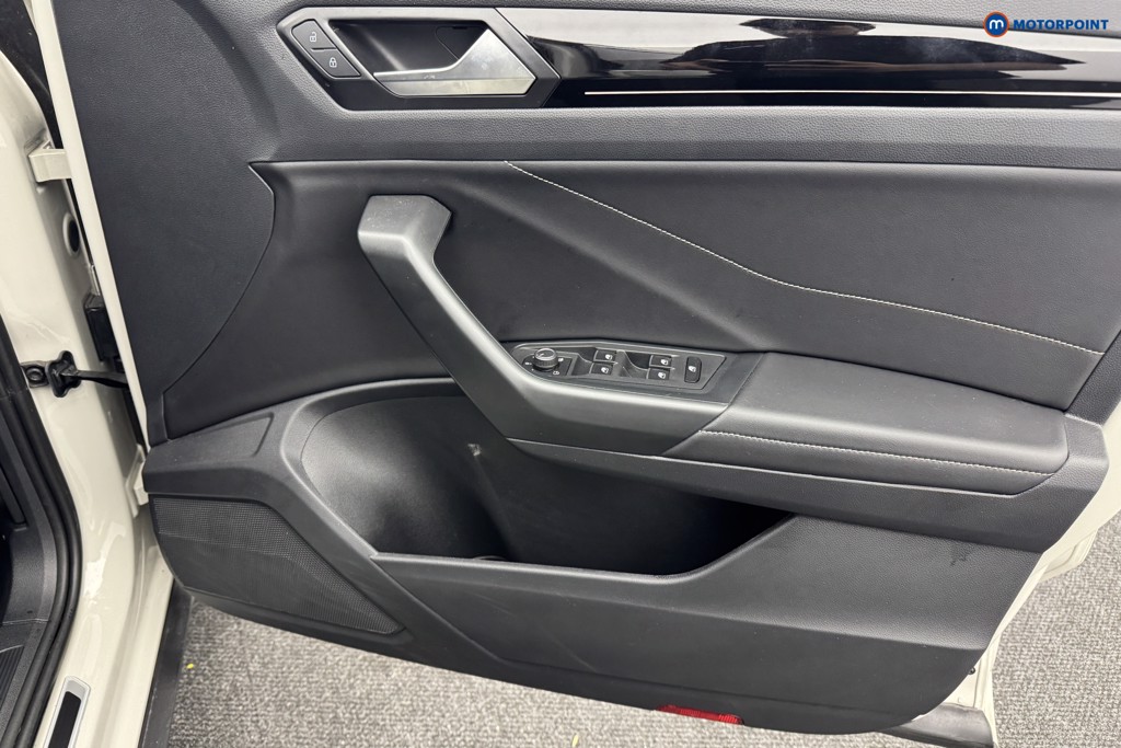 Volkswagen T-Roc R-Line Automatic Petrol SUV - Stock Number (1583975) - 16th supplementary image