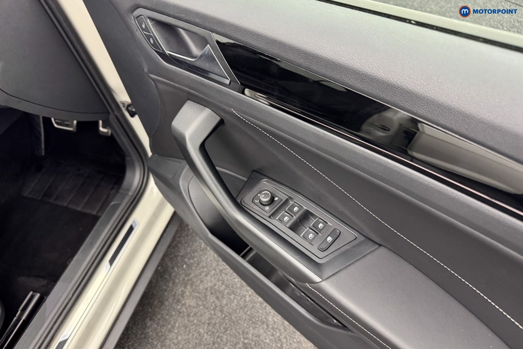 Volkswagen T-Roc R-Line Automatic Petrol SUV - Stock Number (1583975) - 17th supplementary image