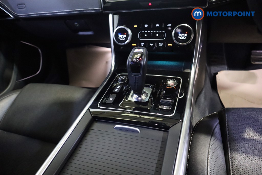 Jaguar XE R-Dynamic Se Black Automatic Diesel Saloon - Stock Number (1585127) - 6th supplementary image