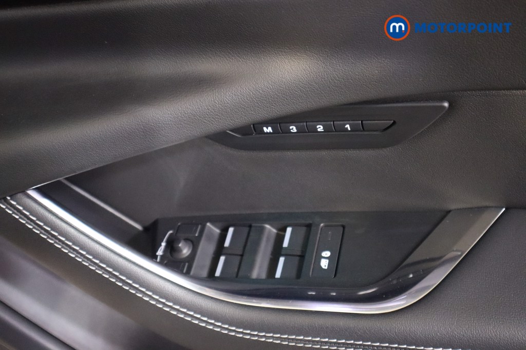 Jaguar XE R-Dynamic Se Black Automatic Diesel Saloon - Stock Number (1585127) - 9th supplementary image