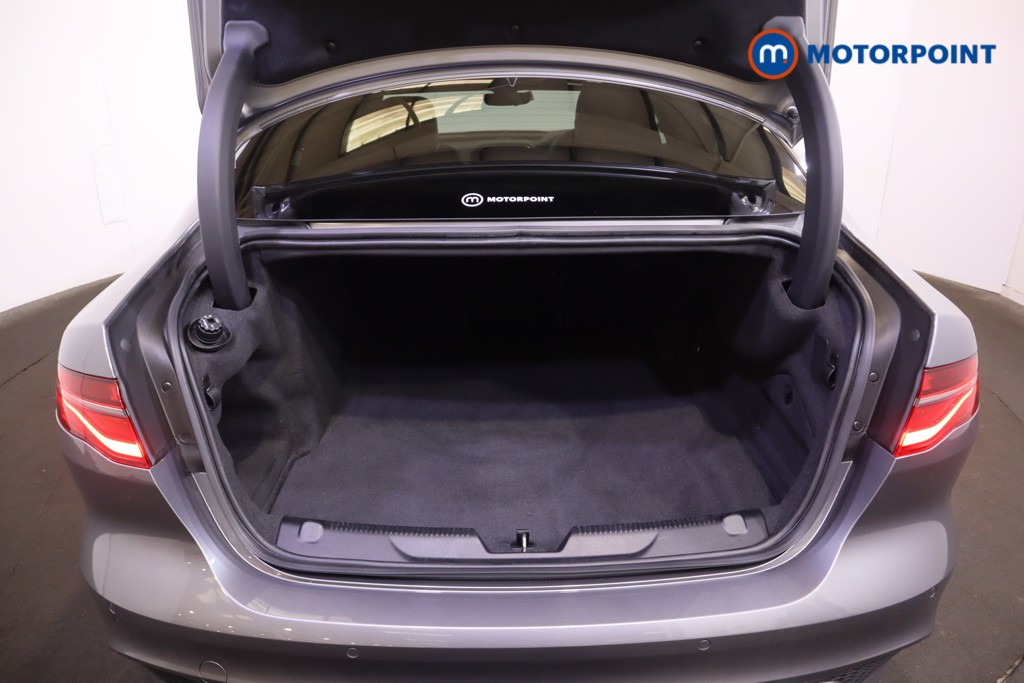 Jaguar XE R-Dynamic Se Black Automatic Diesel Saloon - Stock Number (1585127) - 19th supplementary image