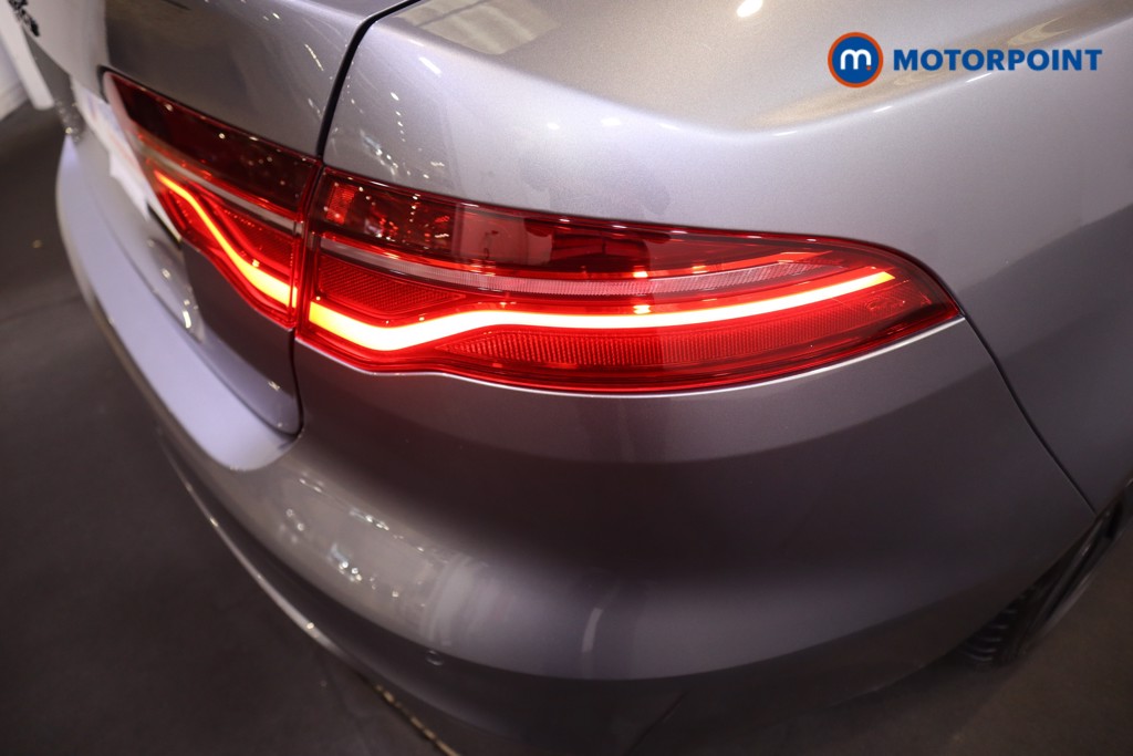 Jaguar XE R-Dynamic Se Black Automatic Diesel Saloon - Stock Number (1585127) - 28th supplementary image