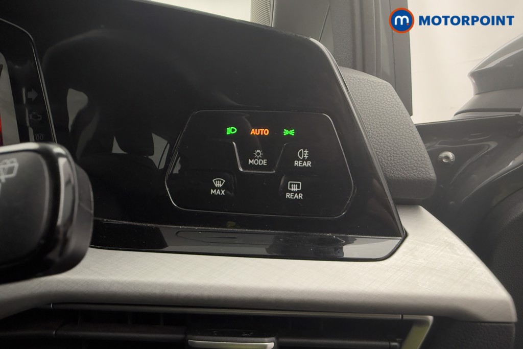 Volkswagen Golf Life Automatic Diesel Hatchback - Stock Number (1570127) - 17th supplementary image