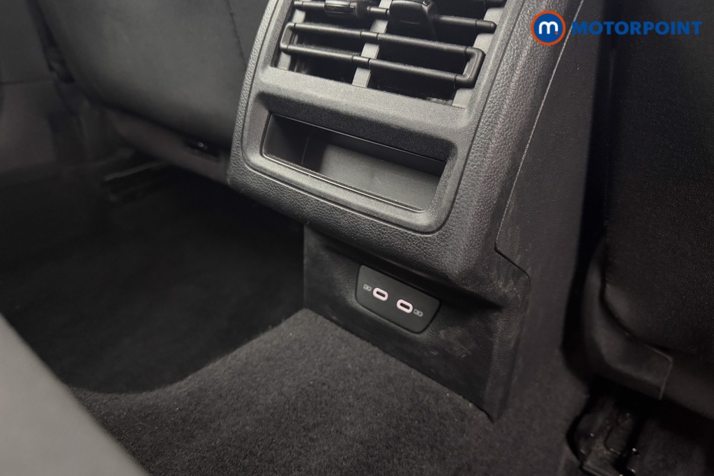 Volkswagen Golf Life Automatic Diesel Hatchback - Stock Number (1570127) - 23rd supplementary image