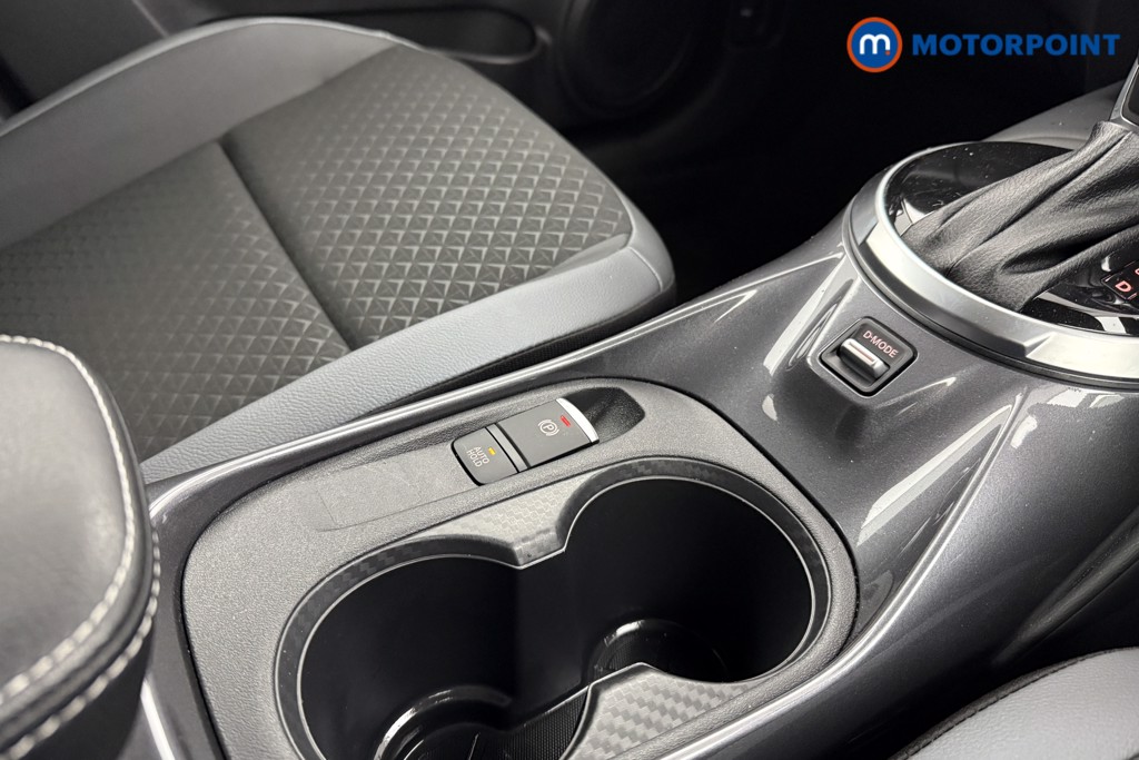 Nissan Juke N-Connecta Automatic Petrol SUV - Stock Number (1572645) - 15th supplementary image