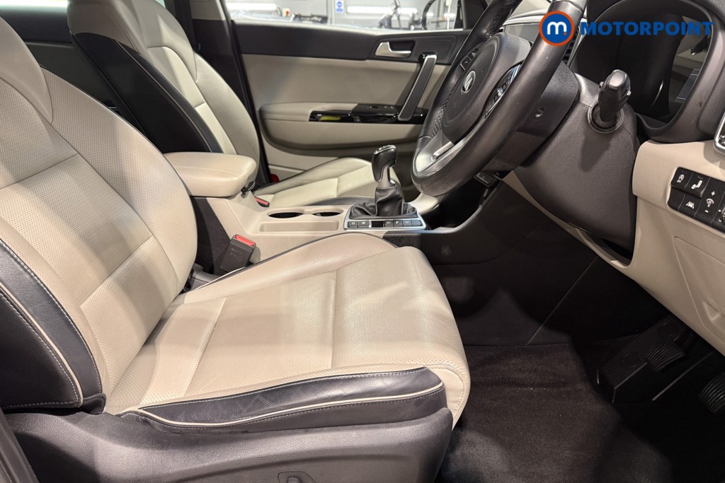 KIA Sportage Platinum Edition Manual Petrol SUV - Stock Number (1574864) - 2nd supplementary image