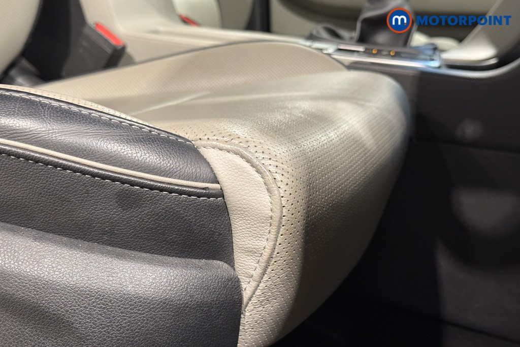 KIA Sportage Platinum Edition Manual Petrol SUV - Stock Number (1574864) - 23rd supplementary image