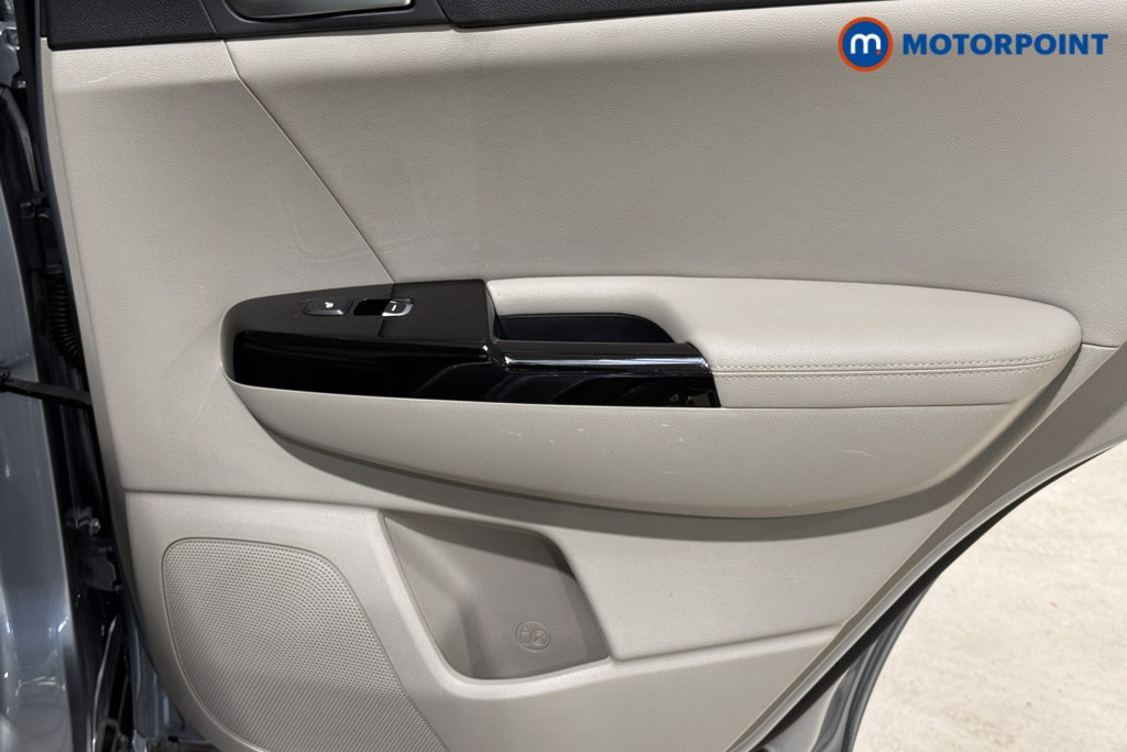 KIA Sportage Platinum Edition Manual Petrol SUV - Stock Number (1574864) - 32nd supplementary image