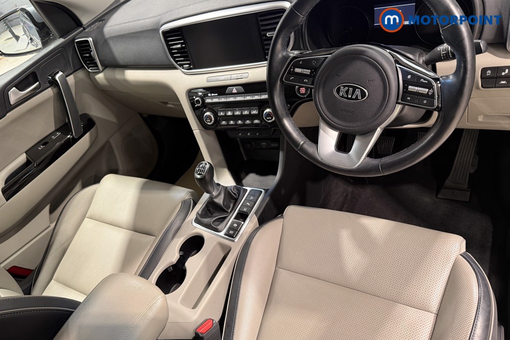 KIA Sportage Platinum Edition Manual Petrol SUV - Stock Number (1574864) - 1st supplementary image