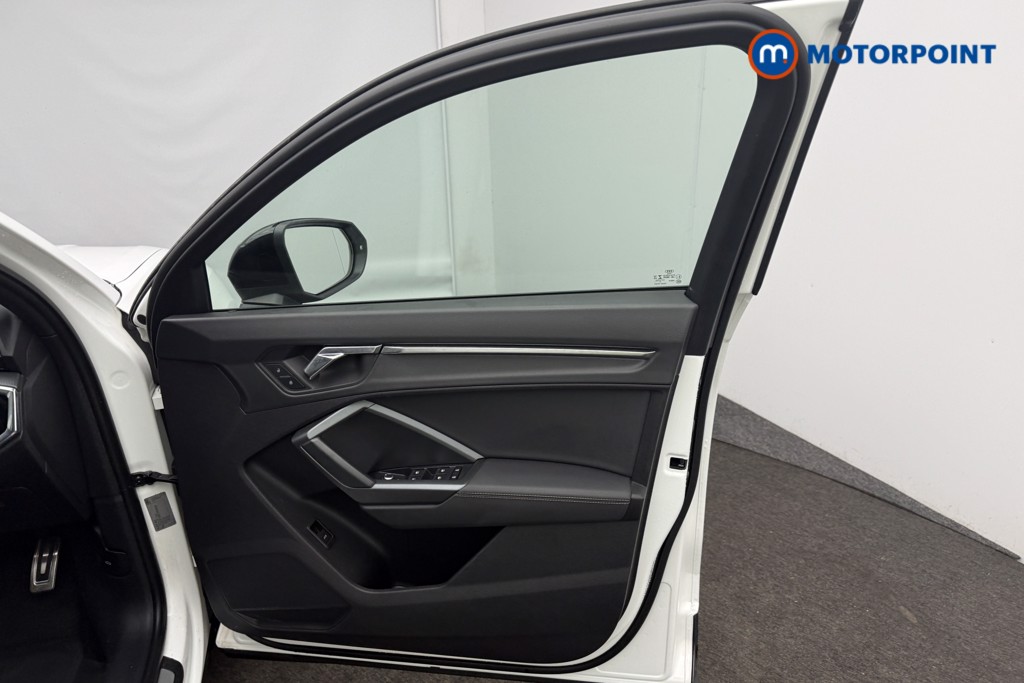 Audi Q3 Black Edition Automatic Diesel SUV - Stock Number (1576137) - 15th supplementary image