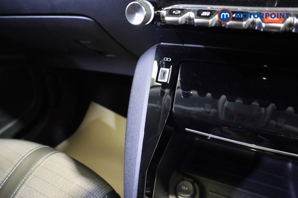 Peugeot 2008 Allure Premium Manual Petrol SUV - Stock Number (1578533) - 7th supplementary image