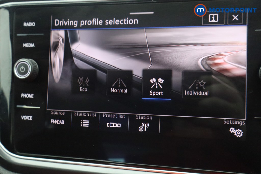 Volkswagen T-Roc R-Line Automatic Petrol SUV - Stock Number (1580922) - 25th supplementary image