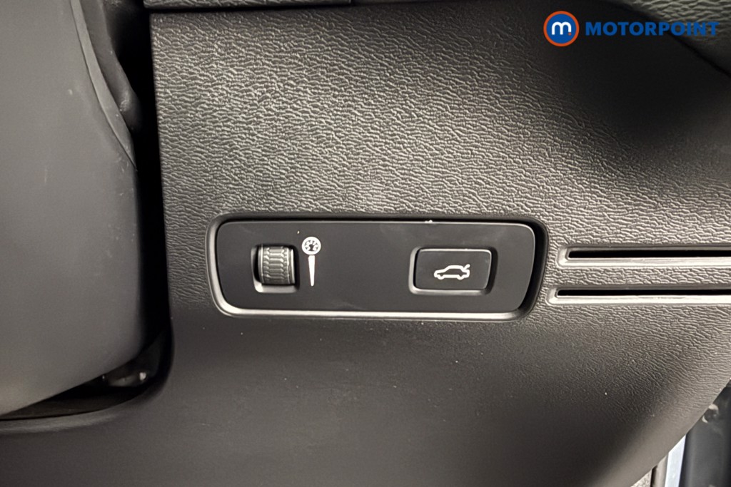 Volvo Xc40 R Design Automatic Petrol SUV - Stock Number (1581460) - 14th supplementary image