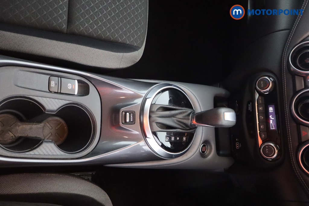 Nissan Juke N-Connecta Automatic Petrol SUV - Stock Number (1581788) - 10th supplementary image